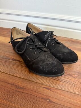 Esprit Black floral embroidered Suede-Look Size 6.5